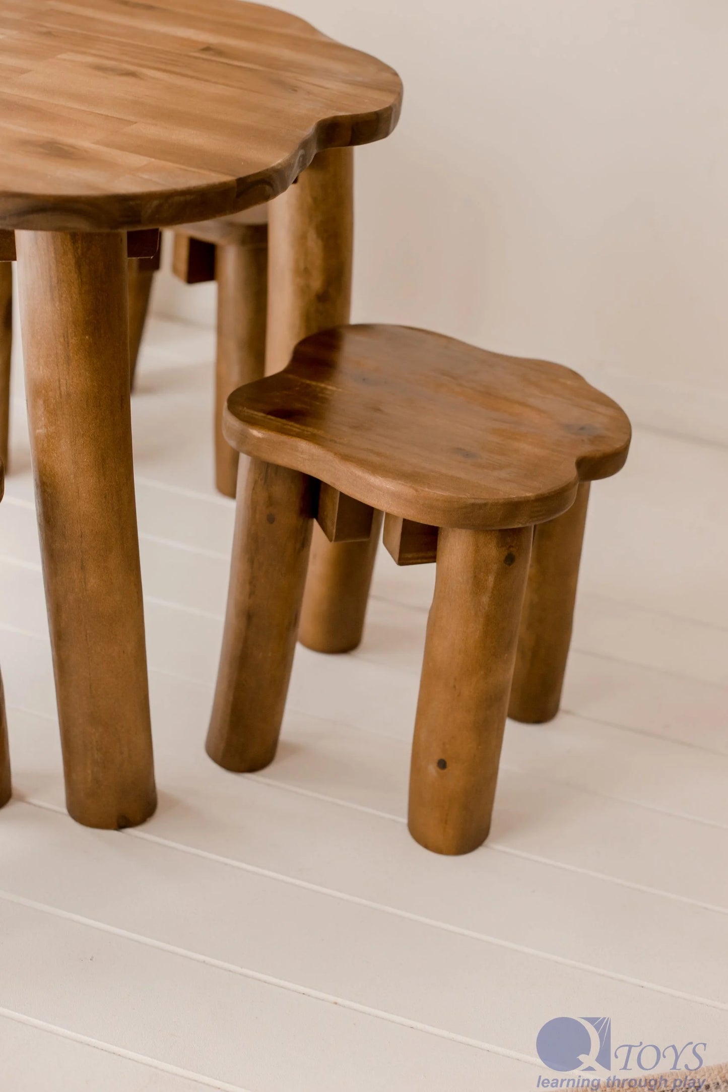 Q Toys Hardwood Tree Table and 3 Stools Set