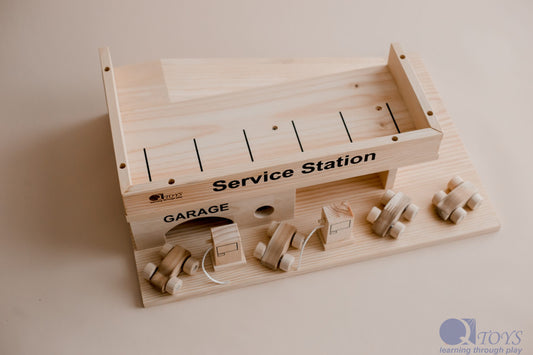 Qtoys Solid Wooden Service Station