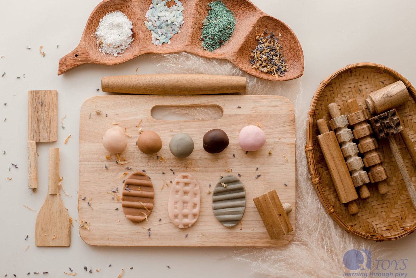 Qtoys Wooden Play dough kit