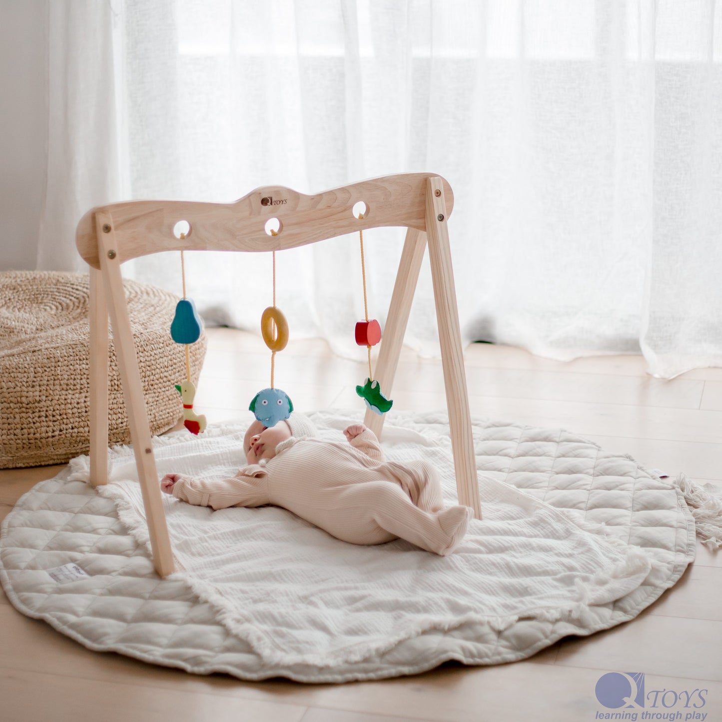 Qtoys Wooden Baby Gym