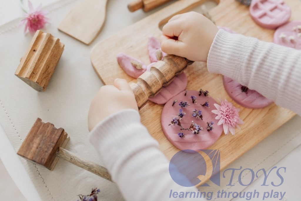 Qtoys Wooden Play dough kit